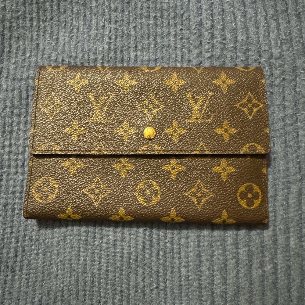 Authentic Louis Vuitton Passport Wallet
